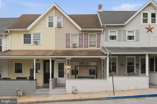 216 Grant St, Parkesburg, PA, 19365-1424 | Card Image