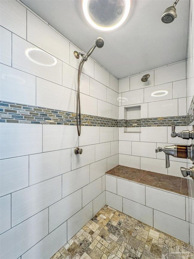 APT-901 - 825 Bayshore Dr, Condo with 2 bedrooms, 2 bathrooms and null parking in PENSACOLA FL | Image 17