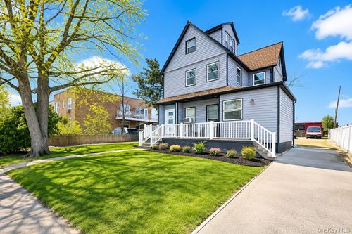 upper-duplex-120 Maple Avenue, Hempstead, NY, 11516 | Card Image