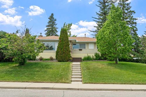 6215 Thorncliffe Dr Nw, Calgary, AB, T2K3A6 | Card Image