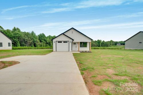 673 S Grove St, Lincolnton, NC, 28092-2437 | Card Image