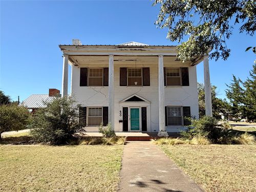 600 Mercer St, Quanah, TX, 79252-4742 | Card Image