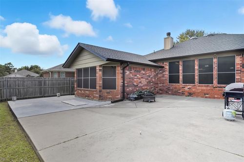 2520 Port Rush Dr, Moore, OK, 73160-6258 | Card Image