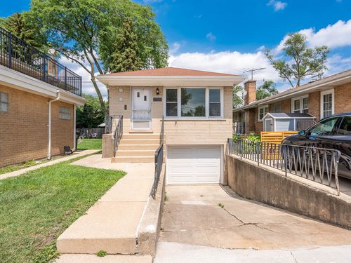 2304 Oakton St, Park Ridge, IL, 60068-1824 | Card Image