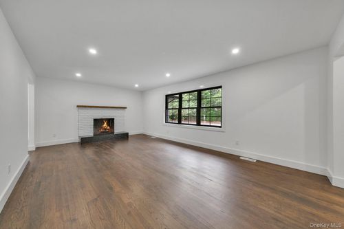 47 Dayton Ave, Holtsville, NY, 11742-1515 | Card Image
