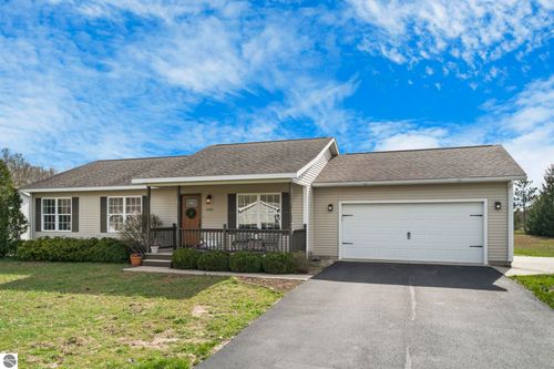 2387 Woodcock Ln, Traverse City, MI, 49685-7316 | Card Image