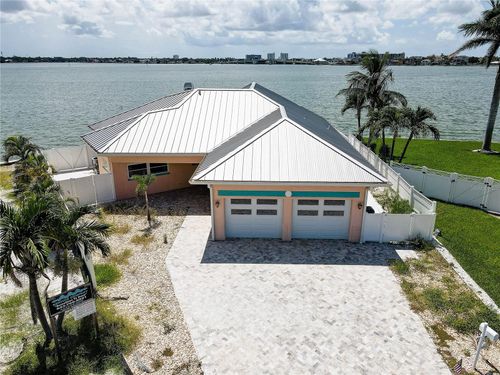11005 8th St E, TREASURE ISLAND, FL, 33706-1101 | Card Image