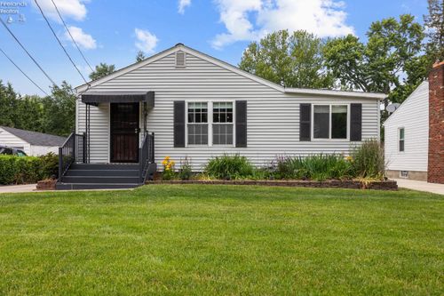 46320 Middle Ridge Rd, Amherst, OH, 44001-3200 | Card Image
