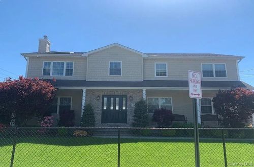 154 Woodward Pkwy, Farmingdale, NY, 11735-5762 | Card Image