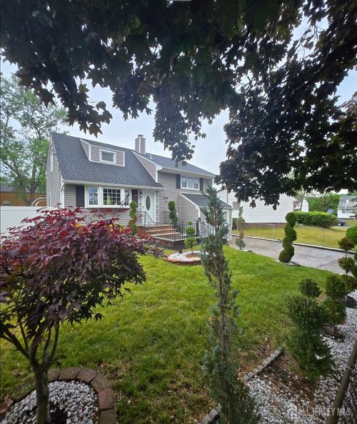 60 Stuyvesant Ave, Somerset, NJ, 08873-2516 | Card Image