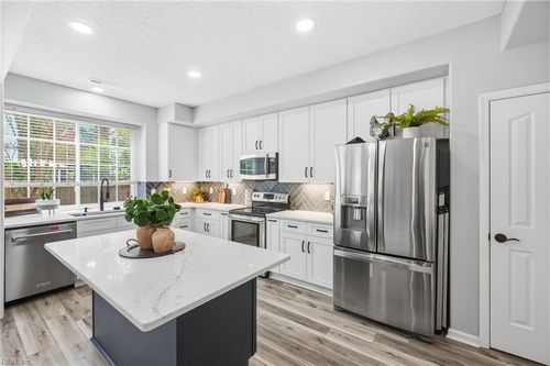 122 Brassie Dr, Yorktown, VA, 23693-5592 | Card Image