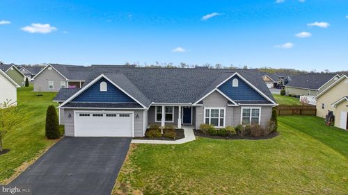 651 Aqueduct Ave, MARTINSBURG, WV, 25404-1629 | Card Image