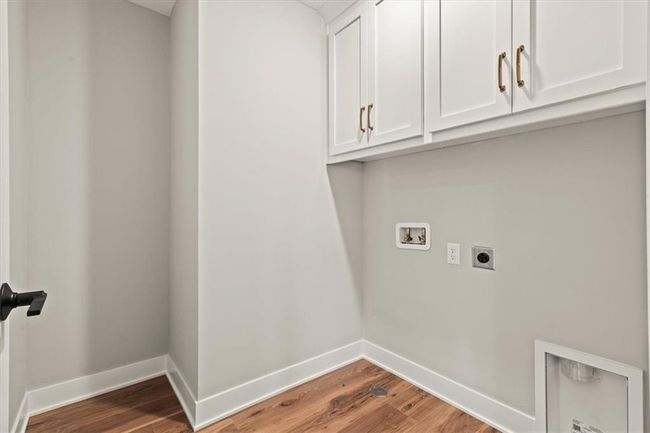 Photo is of a similar model | Image 25