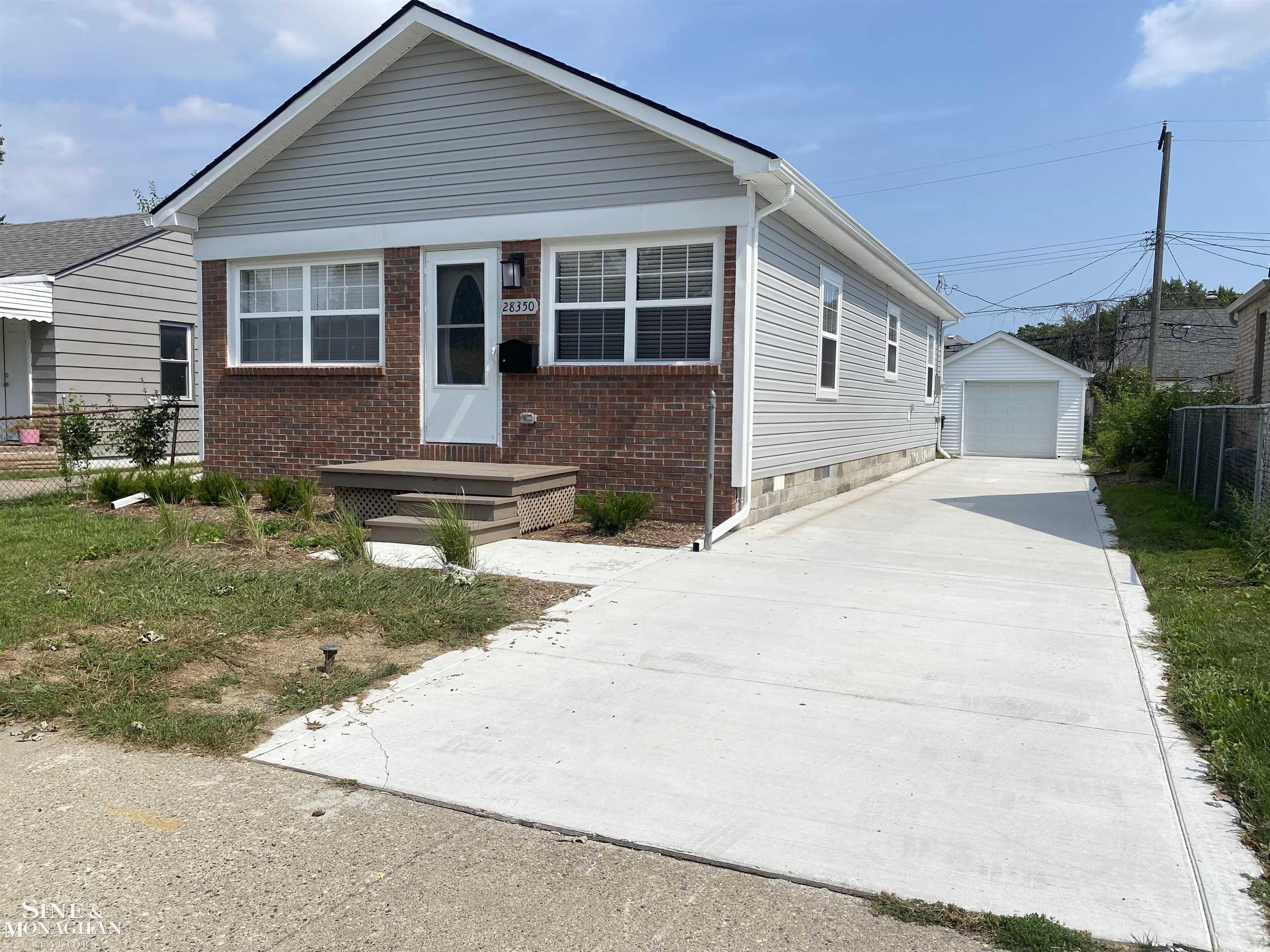 Maple St, Roseville, MI 48066