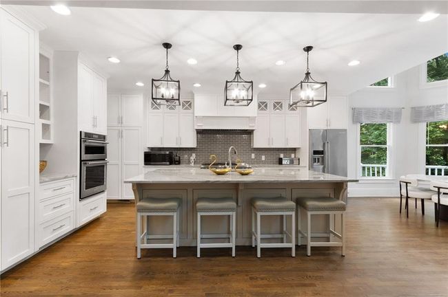 10635 N Edgewater Pl, House other with 5 bedrooms, 6 bathrooms and 5 parking in Johns Creek GA | Image 12
