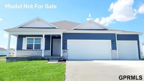 18352 Cary St, Omaha, NE, 68136-1751 | Card Image