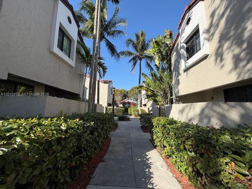 1-15365 Sw 104th Ter, Miami, FL, 33196-2713 | Card Image