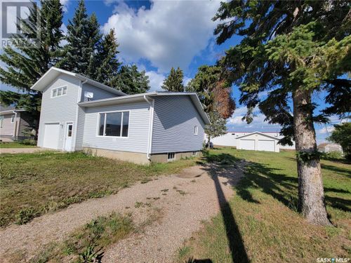 4709 Leader St, Macklin, SK, S0L2C0 | Card Image