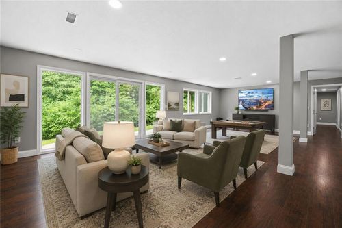 5812 Manor Ln, Parkville, MO, 64152-6063 | Card Image