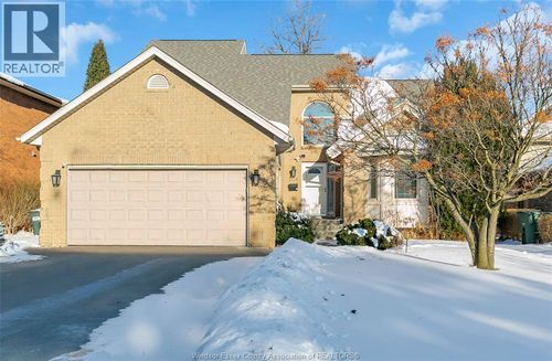 2376 Dandurand Ave, Windsor, ON, N9E3Y5 | Card Image
