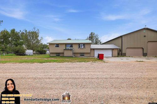 40 Lakeview Dr, Douglas, WY, 82633-9001 | Card Image