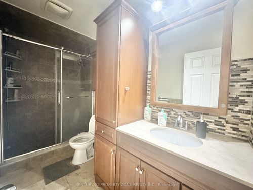 upper-164 Earnscliffe Cir, Brampton, ON, L6T2B7 | Card Image