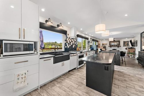 370 Spanish Spur, Fallbrook, CA, 92028-9443 | Card Image