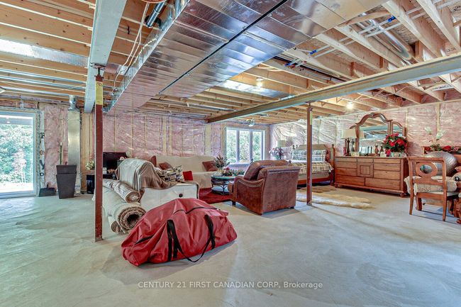 2129 Lockwood Cres, House other with 2 bedrooms, 2 bathrooms and 2 parking in Mount Brydges ON | Image 31