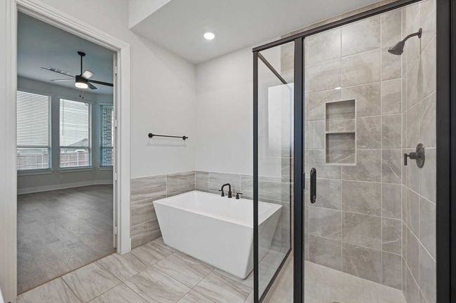 Primary Bathroom | Image 18