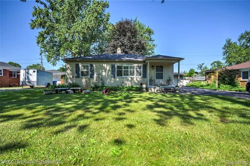 2233 Kohler St, Waterford Twp, MI, 48329-3753 | Card Image
