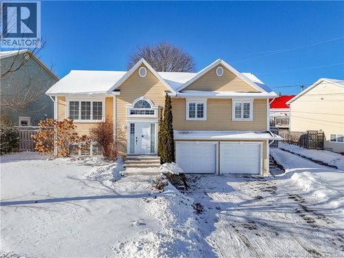 43 Helena Crt, Fredericton, NB, E3B0E2 | Card Image