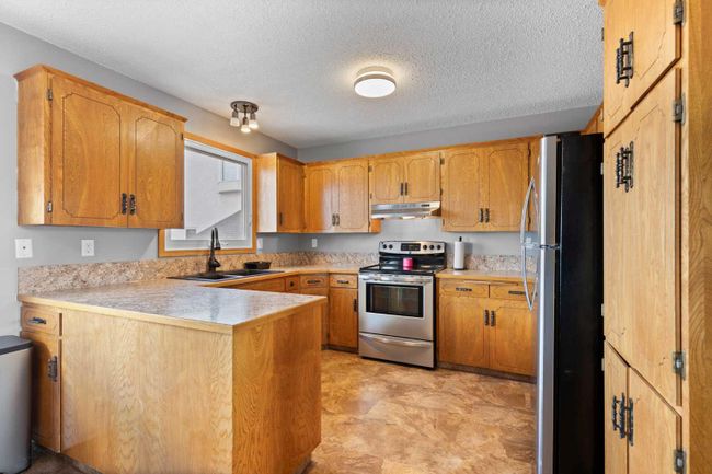 909 7 St Se, House detached with 4 bedrooms, 2 bathrooms and 2 parking in Redcliff AB | Image 11