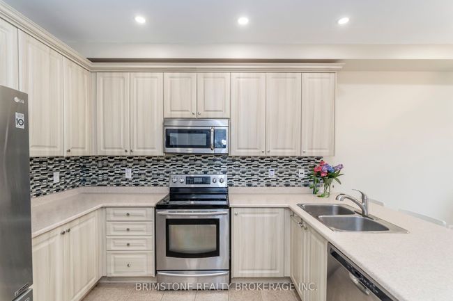 5 Nadmarc Crt, House other with 7 bedrooms, 4 bathrooms and 5 parking in Angus ON | Image 6