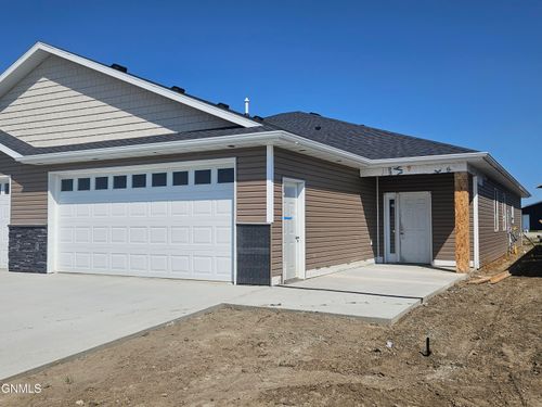2404 34th Ave Se, Mandan, ND, 58554-1318 | Card Image