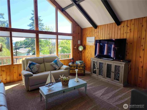 919 Pioneer Way, Shelton, WA, 98584-3622 | Card Image