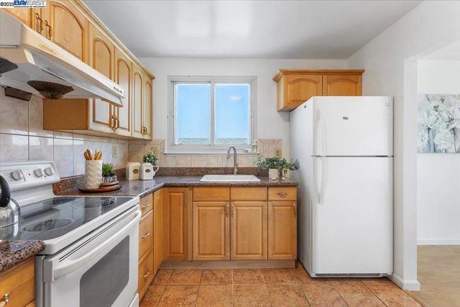 20 Martgate Street, House other with 3 bedrooms, 2 bathrooms and 2 parking in Daly City CA | Image 12