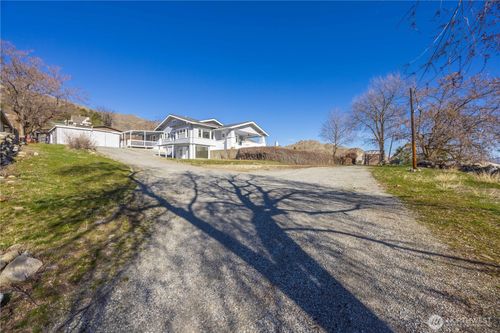 242 3rd St, Chelan Falls, WA, 98817 | Card Image