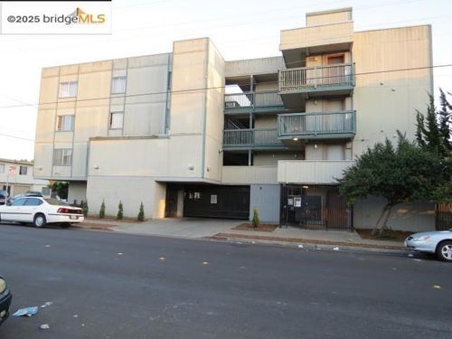 1532 Chanslor Ave, Richmond, CA, 94801-3275 | Card Image