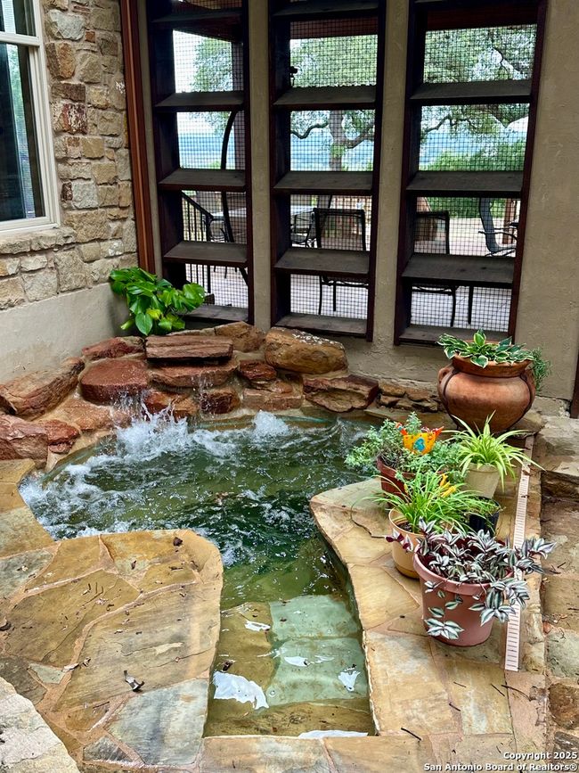 Courtyard hot tub | Image 7