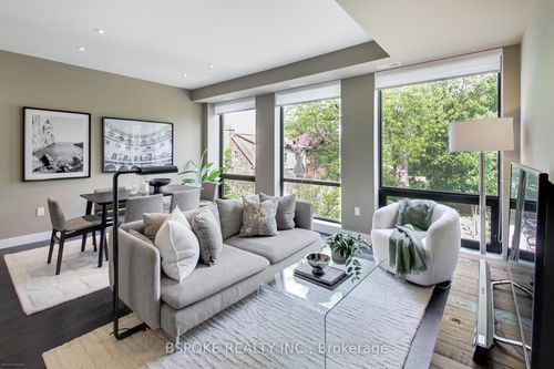210-441 Jane St, York, ON, M6S3Z9 | Card Image