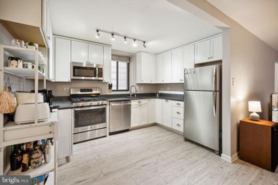 208 - 1420 N Street Nw, Condo with 2 bedrooms, 1 bathrooms and null parking in WASHINGTON DC | Image 3