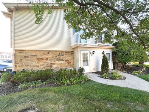 341 Jefferson Ct, Vernon Hills, IL, 60061-1331 | Card Image
