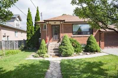 538 Queens Dr, House other with 3 bedrooms, 1 bathrooms and 1 parking in North York ON | Image 2