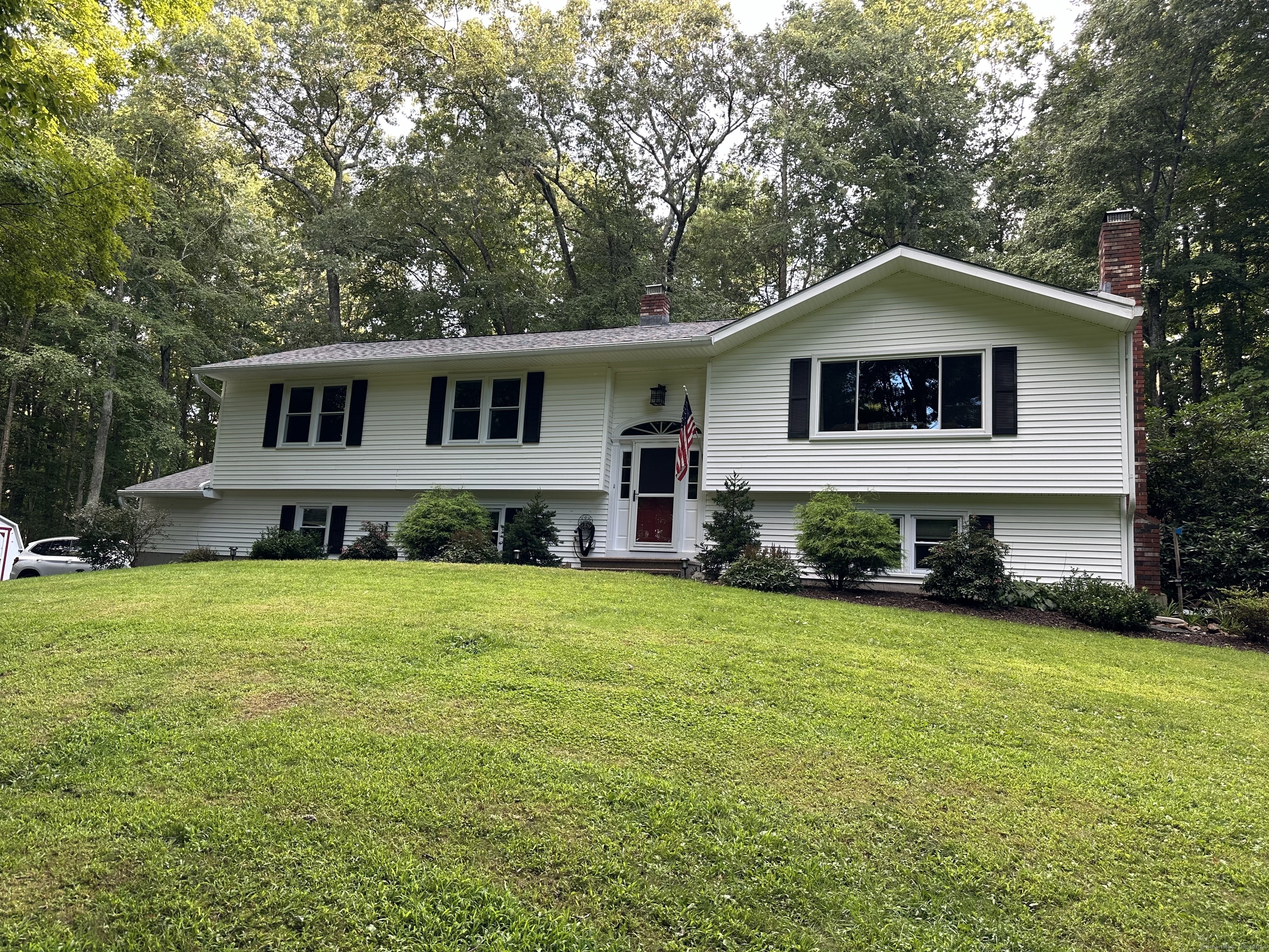 Beecher Dr, Southbury, CT 06488