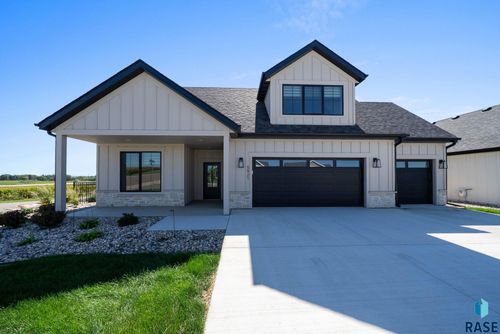 5921 E Rush St Street, Sioux Falls, SD, 57110 | Card Image