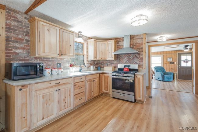 1316 General Puller Hwy, House other with 3 bedrooms, 2 bathrooms and null parking in Saluda VA | Image 10