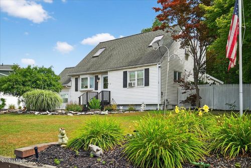 2 David Ct, Colonie, NY, 12205-5004 | Card Image