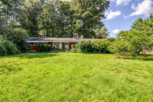 8575 Herrick Drive, Chesterland, OH, 44026 | Card Image