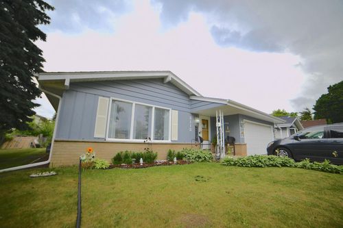 3113 W Ramsey Avenue, Greenfield, WI, 53221 | Card Image