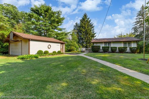 3616 Mary Ann Dr, Pinckney, MI, 48169-9347 | Card Image